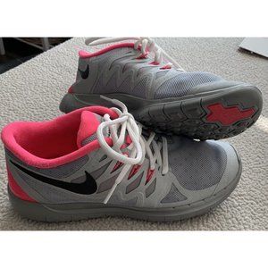 NIKE FREE 5.0 H2O REPEL RUNNING SHOES Size 5.5Y Silver Pink Black EUC